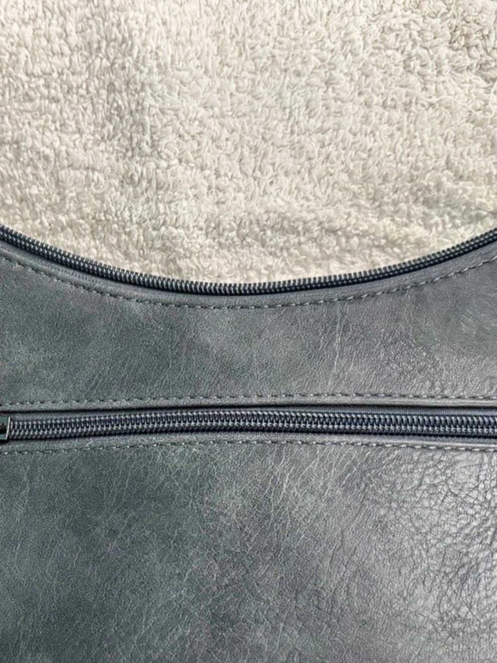 Aptison Shoulder Bag in Gray